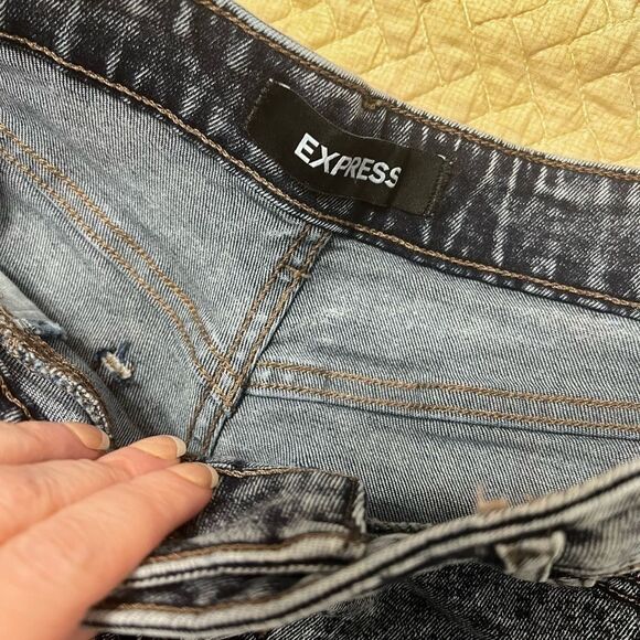 Express black acid wash low rise jean shorts 4 80s - Picture 9 of 9